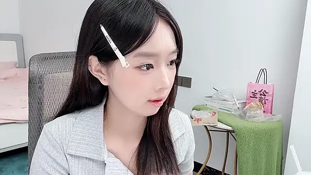 Yoyo33355 live cam