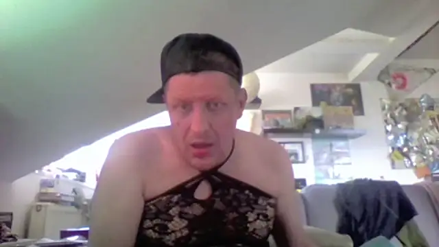 Bigthroaterboy webcam