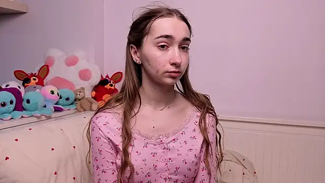 Watch PollyBeev live on EroticFlix - High definition streams