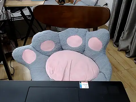 Maia_9999 webcam