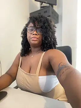 Tyra_Privacy webcam