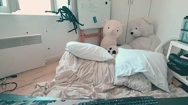 CeriseLapine webcam