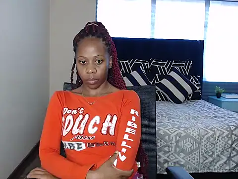 QUEENMANDYY webcam