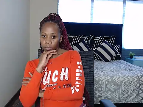 QUEENMANDYY webcam