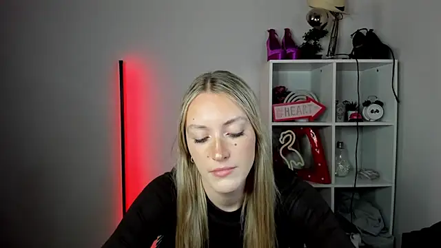 EvelynBlond webcam