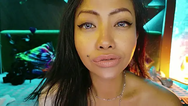 ElyaQuinn webcam