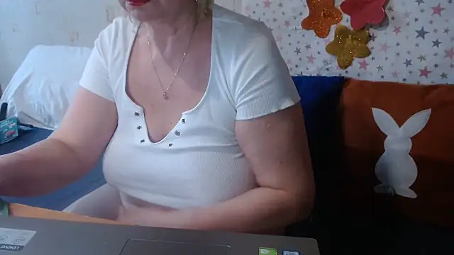 Watch QueenLana live on EroticFlix - High definition streams