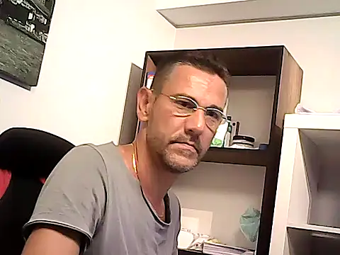mastercharisma35 (Ask my age) - like tips pls. ı stand up for you.. okey