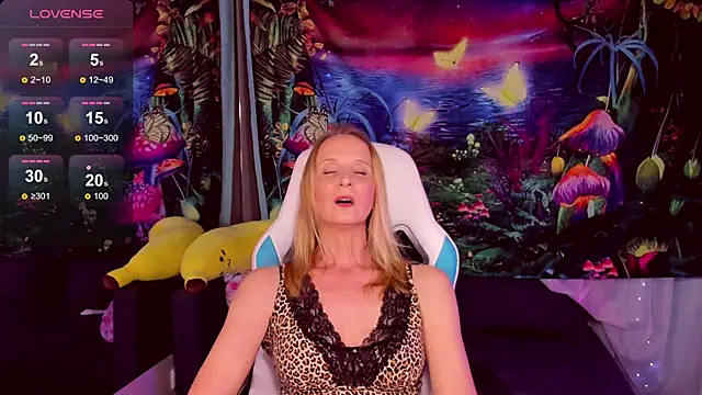 Watch ScarlettPalmer live on EroticFlix - High definition streams