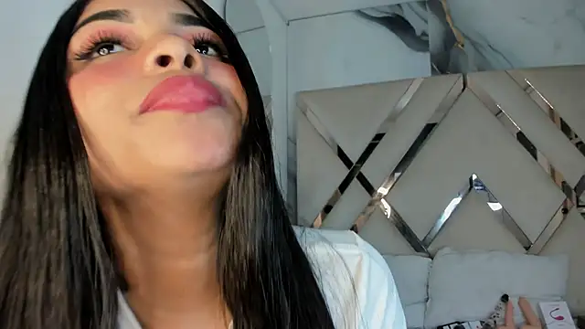Watch honeyhtx live on EroticFlix - High definition streams