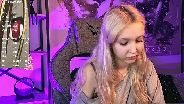 maoqibeverly (F teen) - smacks on the ass х20