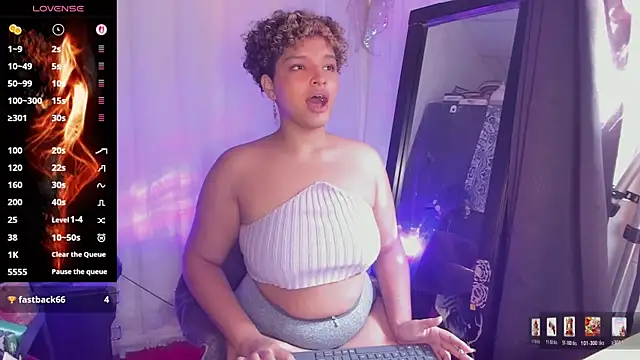 chloe_kisses (F teen) - surprise