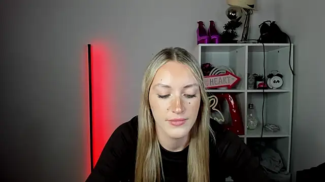 Watch EvelynBlond live on EroticFlix - High definition streams