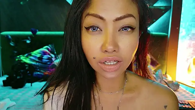 Watch ElyaQuinn live on EroticFlix - High definition streams