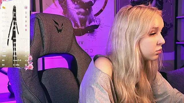 maoqibeverly (F teen) - smacks on the ass х20