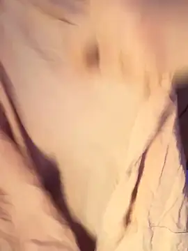 mahia_queen (F young) - you kiss and touch my tits