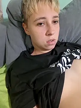 Gussie_Bridie webcam