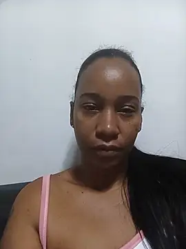 EbonyHorrny webcam