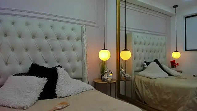 MiiaRestrepo webcam