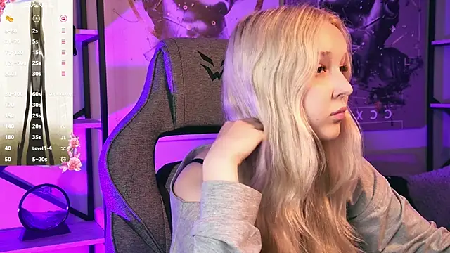 maoqibeverly (F teen) - smacks on the ass х20
