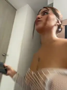 viankarose (F young) - TITS IN YOUR FACE