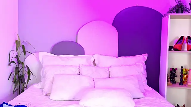 Watch SophieGomez22 live on EroticFlix - High definition streams