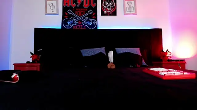 Watch Alisse_Moore live on EroticFlix - High definition streams