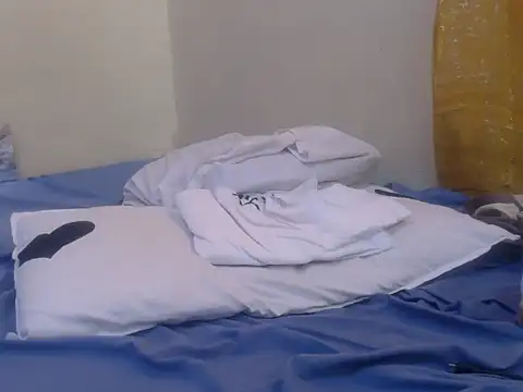 Sexxy-skinny webcam