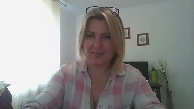 elenalove888 - ElenaLove888's free webcam - UK Sex Cams