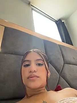 Watch ViankaRose live on EroticFlix - High definition streams