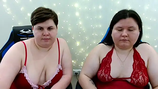 BeckyAndHellen webcam