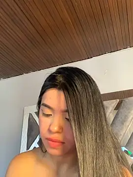 LunaMoore_Pink webcam
