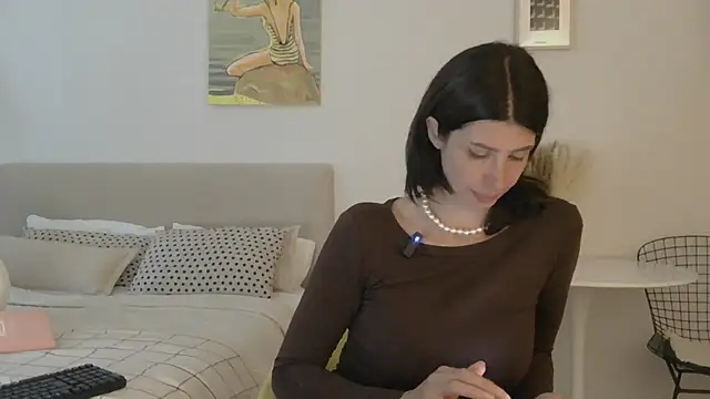 WhiteQueen888 webcam