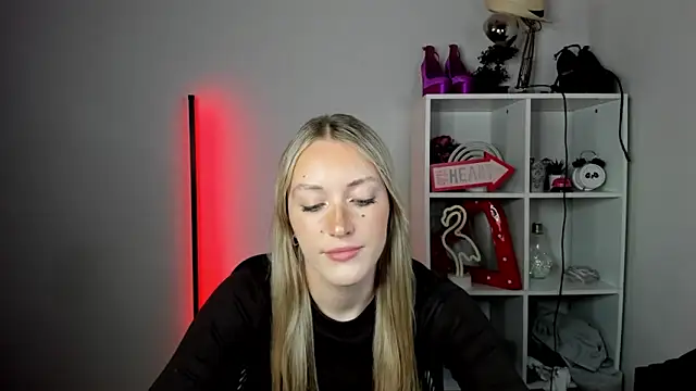 EvelynBlond webcam