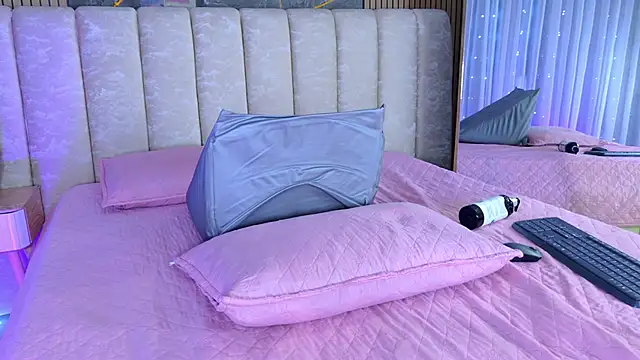 mia_scot webcam