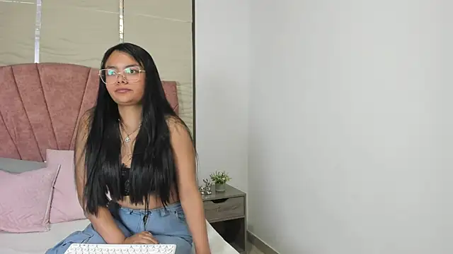 Aisha_Nill webcam