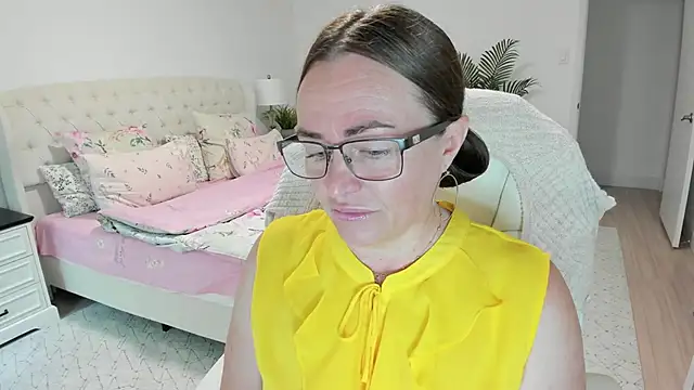 vika73 (F mature) - type - ​menu ​and ​private ​active
