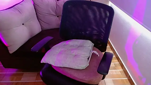 milfrousse webcam