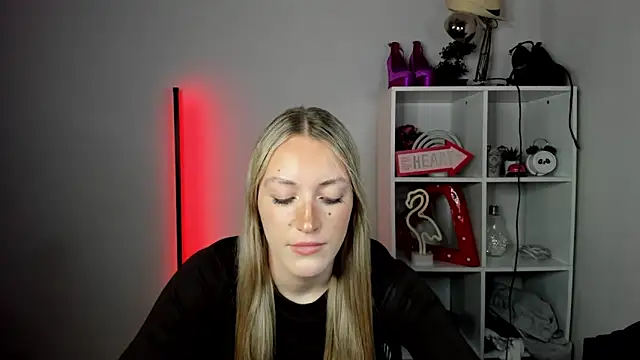 EvelynBlond webcam