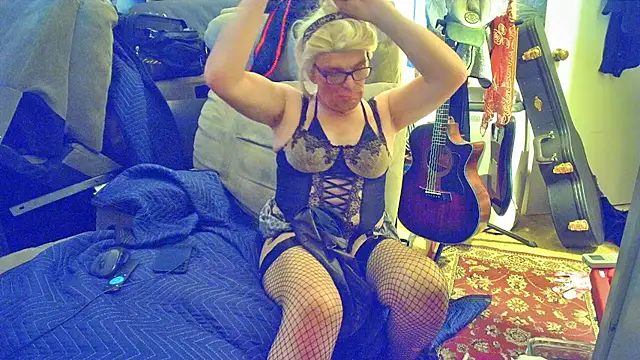 Model: DoMeDoggyNow