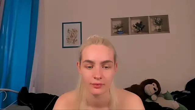 Watch OliviaKisss live on EroticFlix - High definition streams