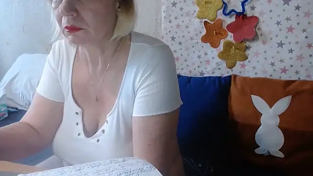 Watch QueenLana live on EroticFlix - High definition streams