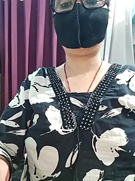 Watch Aishwaryaa_69 live on EroticFlix - High definition streams