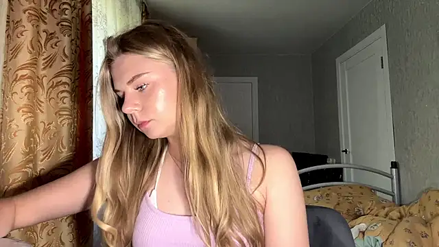 Watch HoneysPiee live on EroticFlix - High definition streams