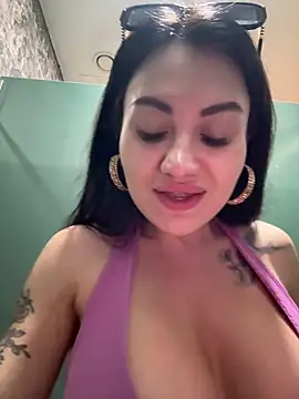 Wet__Bunny live cam on StripChat