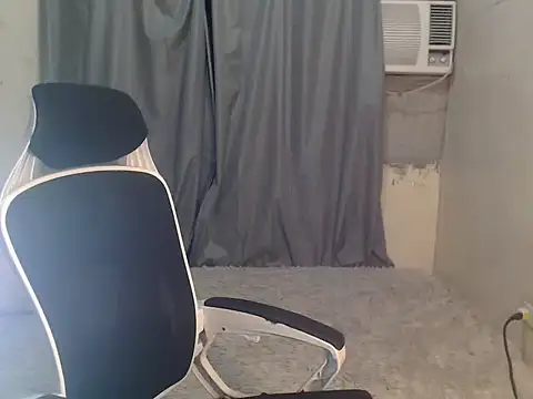 urcurlydiva live cam on StripChat