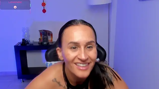 Sara_Charmy webcam