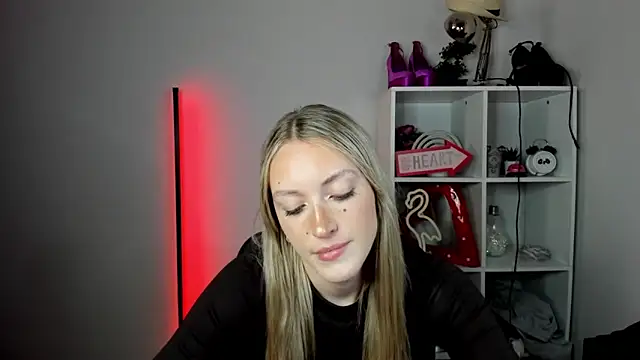 EvelynBlond webcam