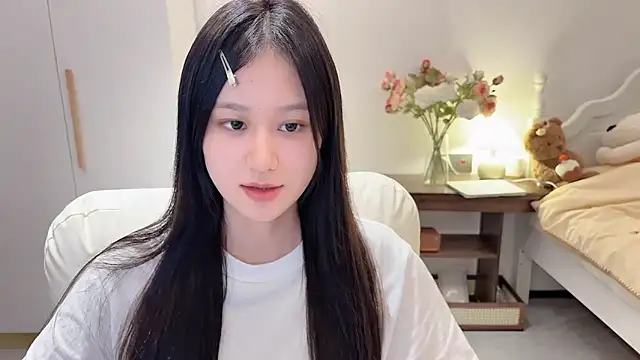 Hu-uzzzZ live cam on StripChat