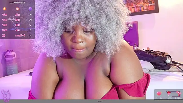 ebony_NeighborMoans webcam